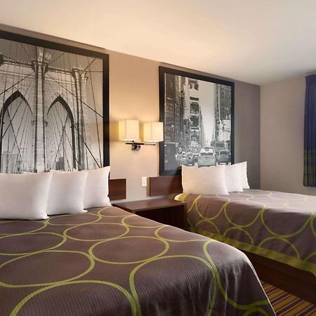 Super 8 Bronx Hotel New York Exterior photo